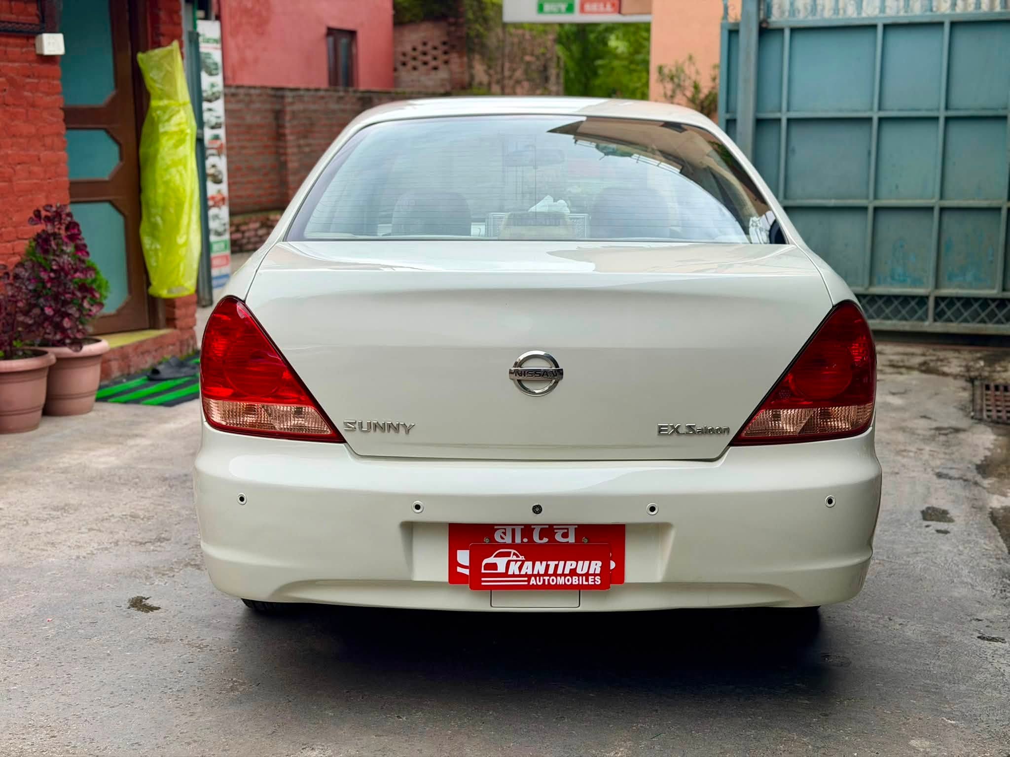 Sunny EX Saloon
