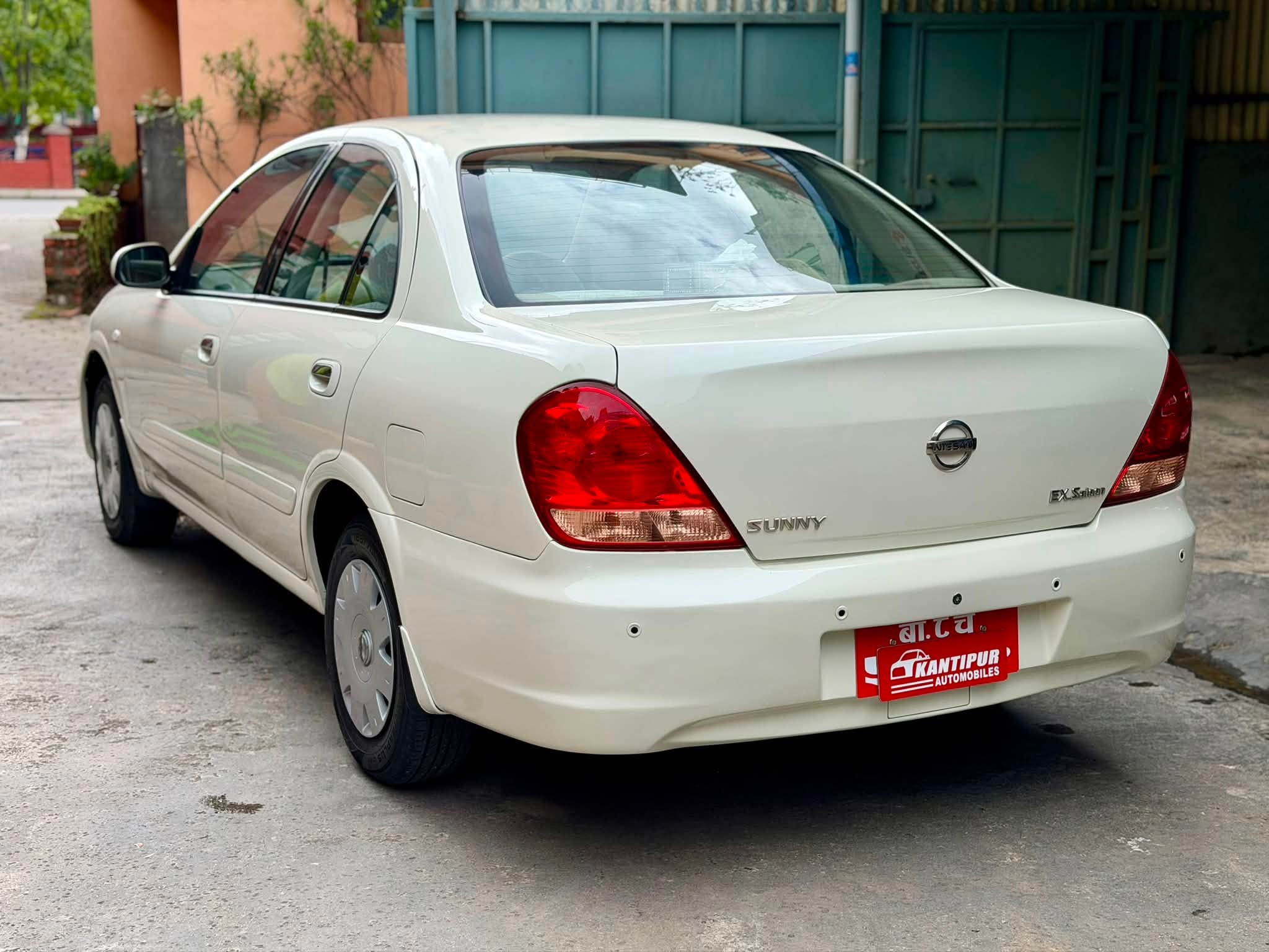 Sunny EX Saloon