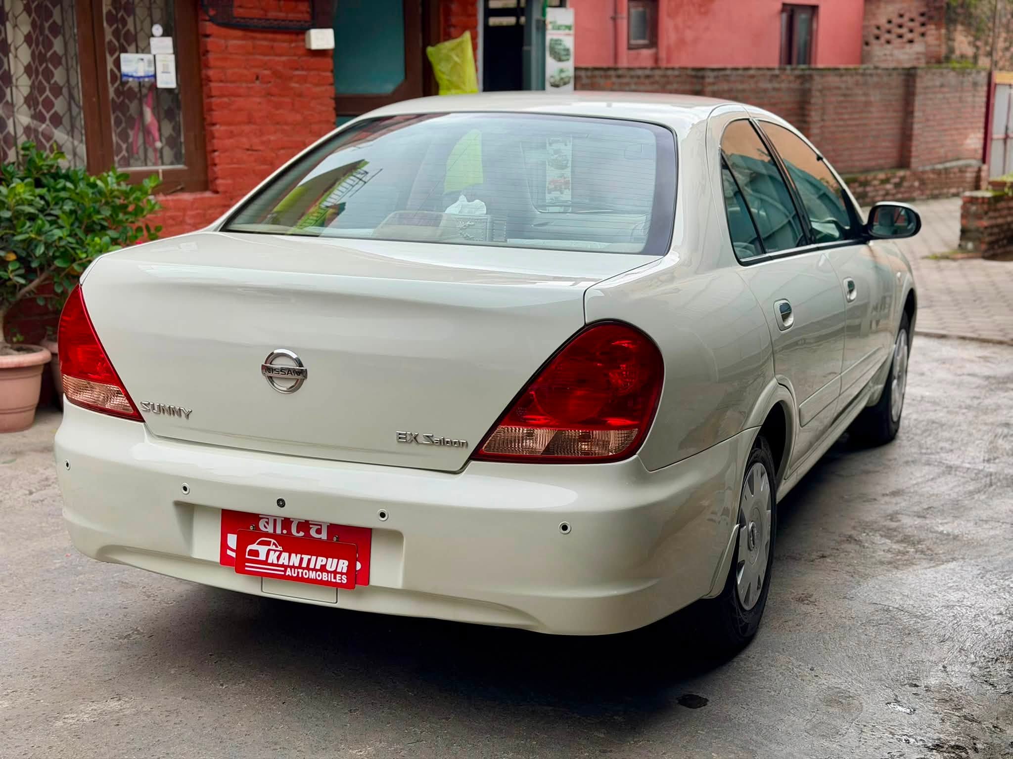 Sunny EX Saloon